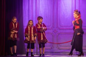 Snow White and the 11½ Dwarfs show photos