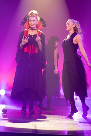 Snow White and the 11½ Dwarfs show photos