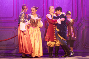 Snow White and the 11½ Dwarfs show photos