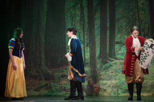 Snow White and the 11½ Dwarfs show photos