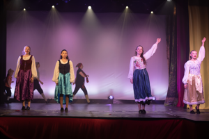 Snow White and the 11½ Dwarfs show photos