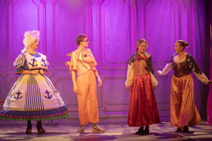 Snow White and the 11½ Dwarfs show photos