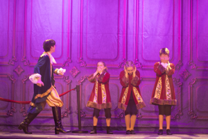 Snow White and the 11½ Dwarfs show photos