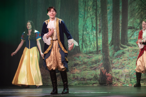 Snow White and the 11½ Dwarfs show photos