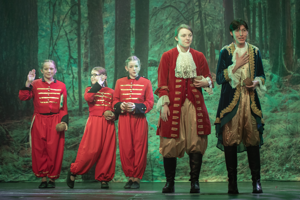 Snow White and the 11½ Dwarfs show photos