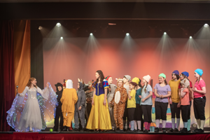 Snow White and the 11½ Dwarfs show photos