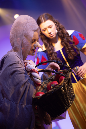 Snow White and the 11½ Dwarfs show photos