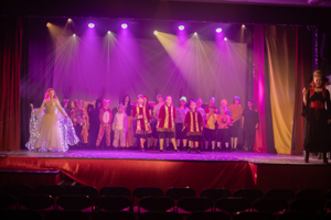 Snow White and the 11½ Dwarfs show photos