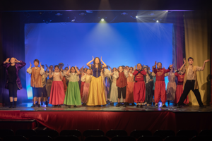 Snow White and the 11½ Dwarfs show photos